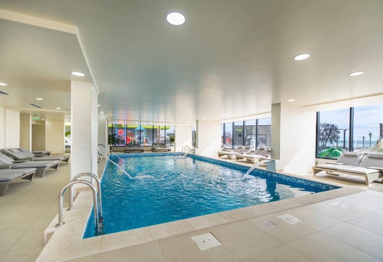 Baby Sea View And Pools Apartment- Mamaia Beach Resort Navodari Exterior photo